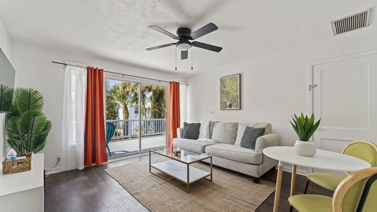Photo of Livingroom in Neptune Beach