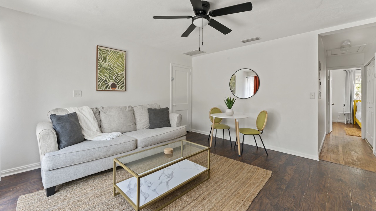 Photo of Livingroom in Neptune Beach