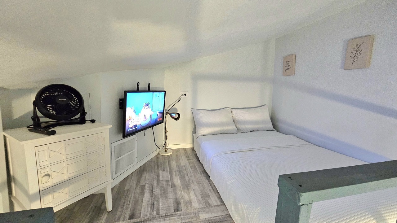 Photo of Bedroom in Royal Poinciana