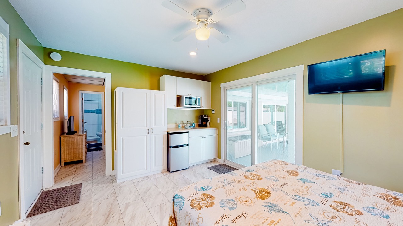 Photo of Bedroom in Bayshore Gardens