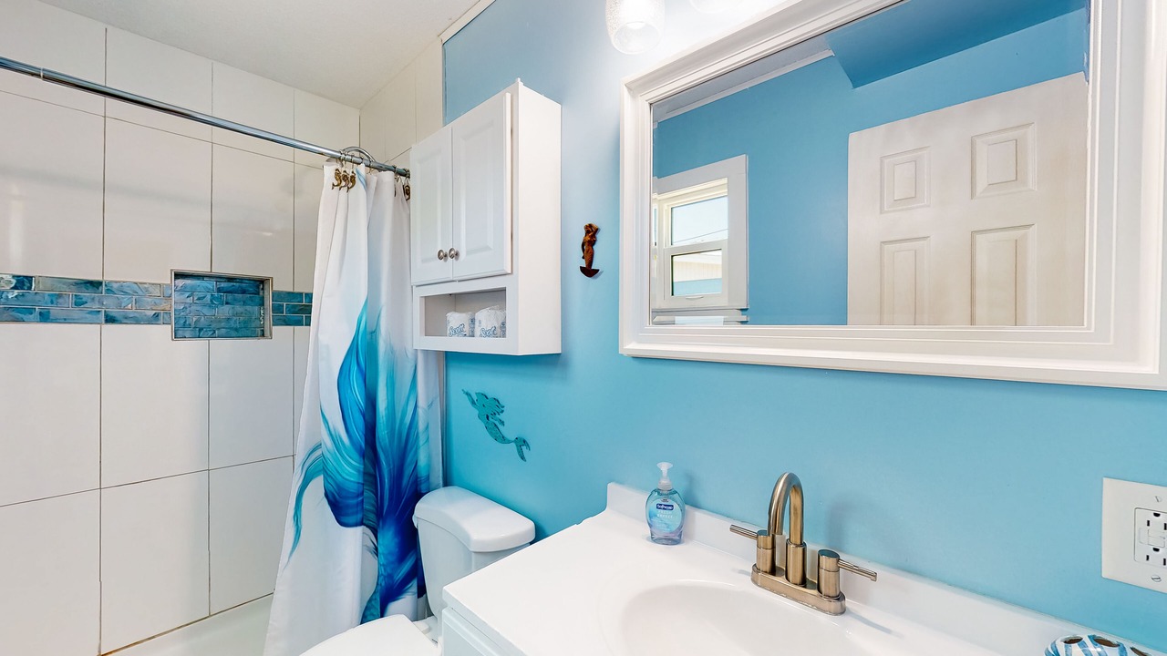 Photo of Bathroom in Bayshore Gardens