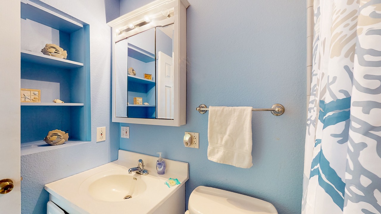 Photo of Bathroom in Bayshore Gardens