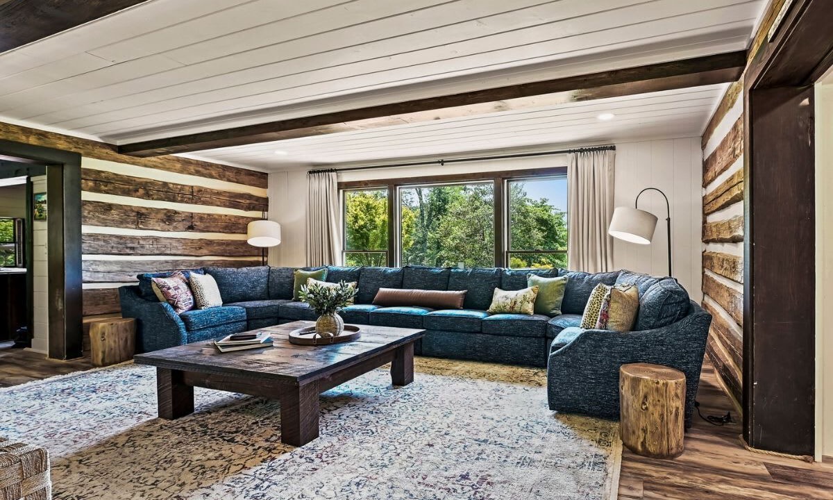 Photo of Livingroom in Pittman Center
