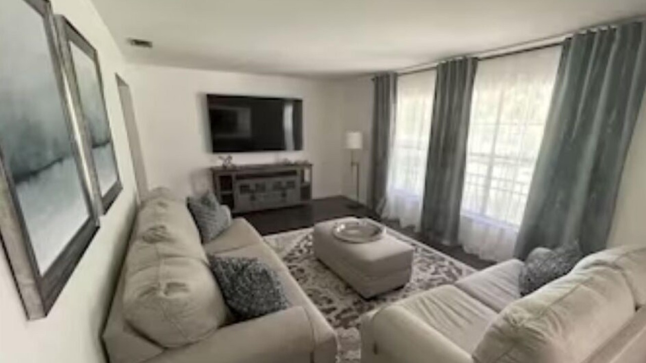 Photo of Livingroom in Longwood