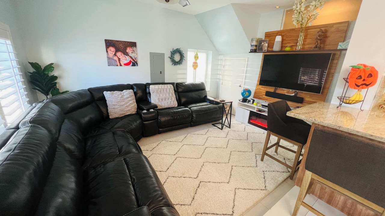 Photo of Livingroom in Surfside