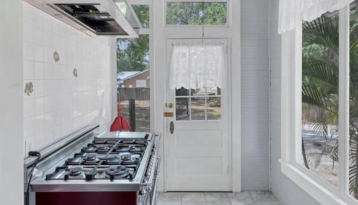 Photo of Kitchen in Arcadia Historic District