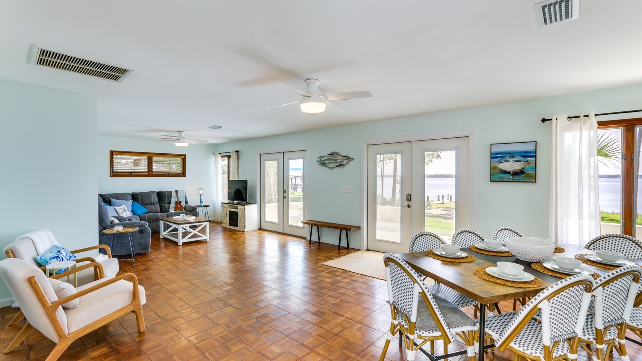 Photo of Livingroom in Panacea