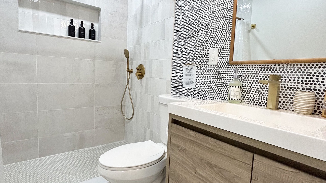Photo of Bathroom in South Middle River