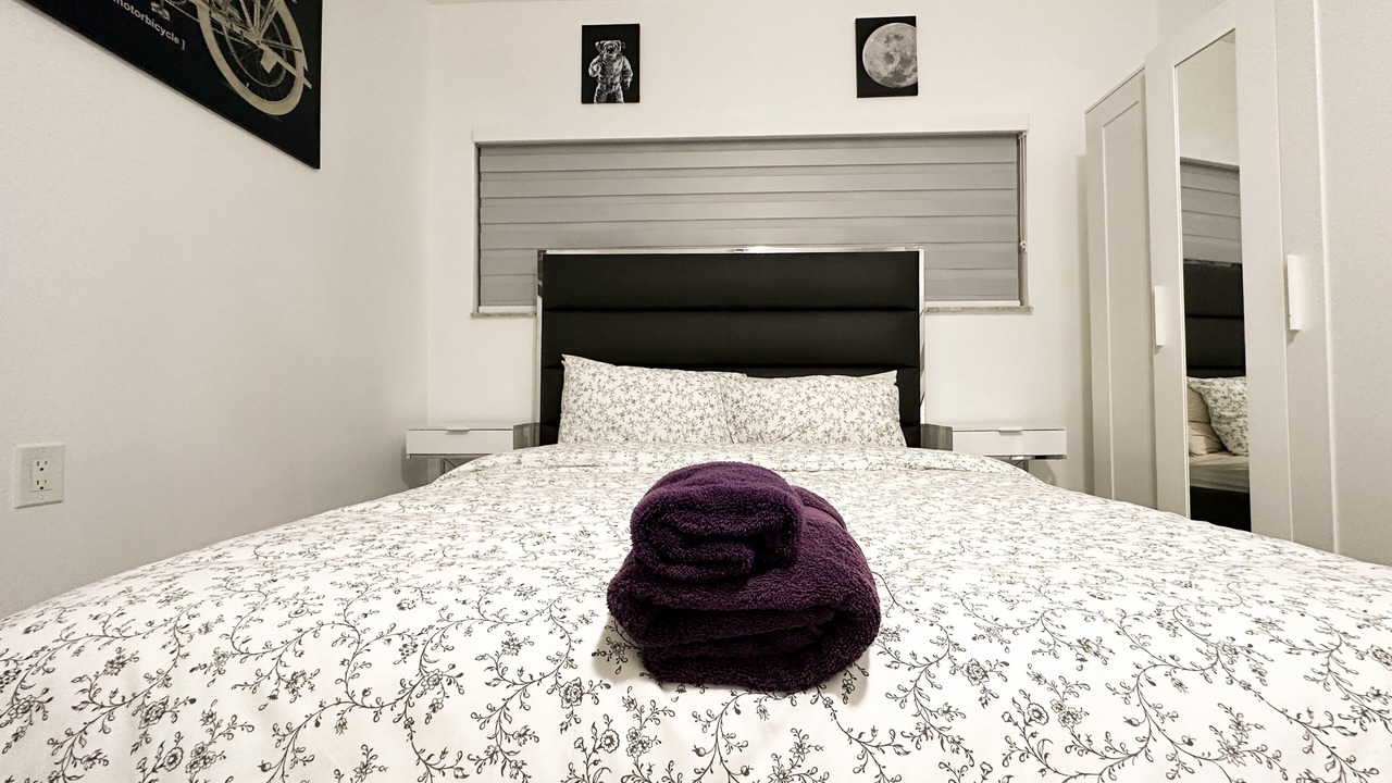 Photo of Bedroom in Ludlam