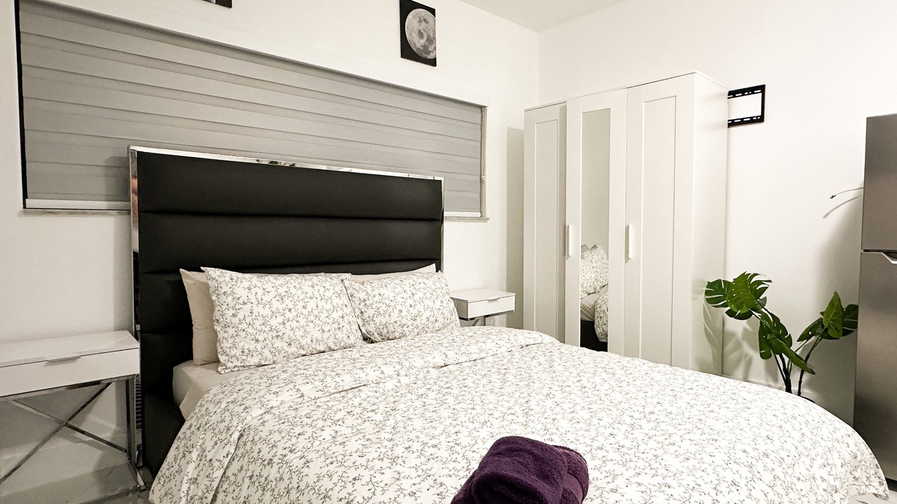 Photo of Bedroom in Ludlam