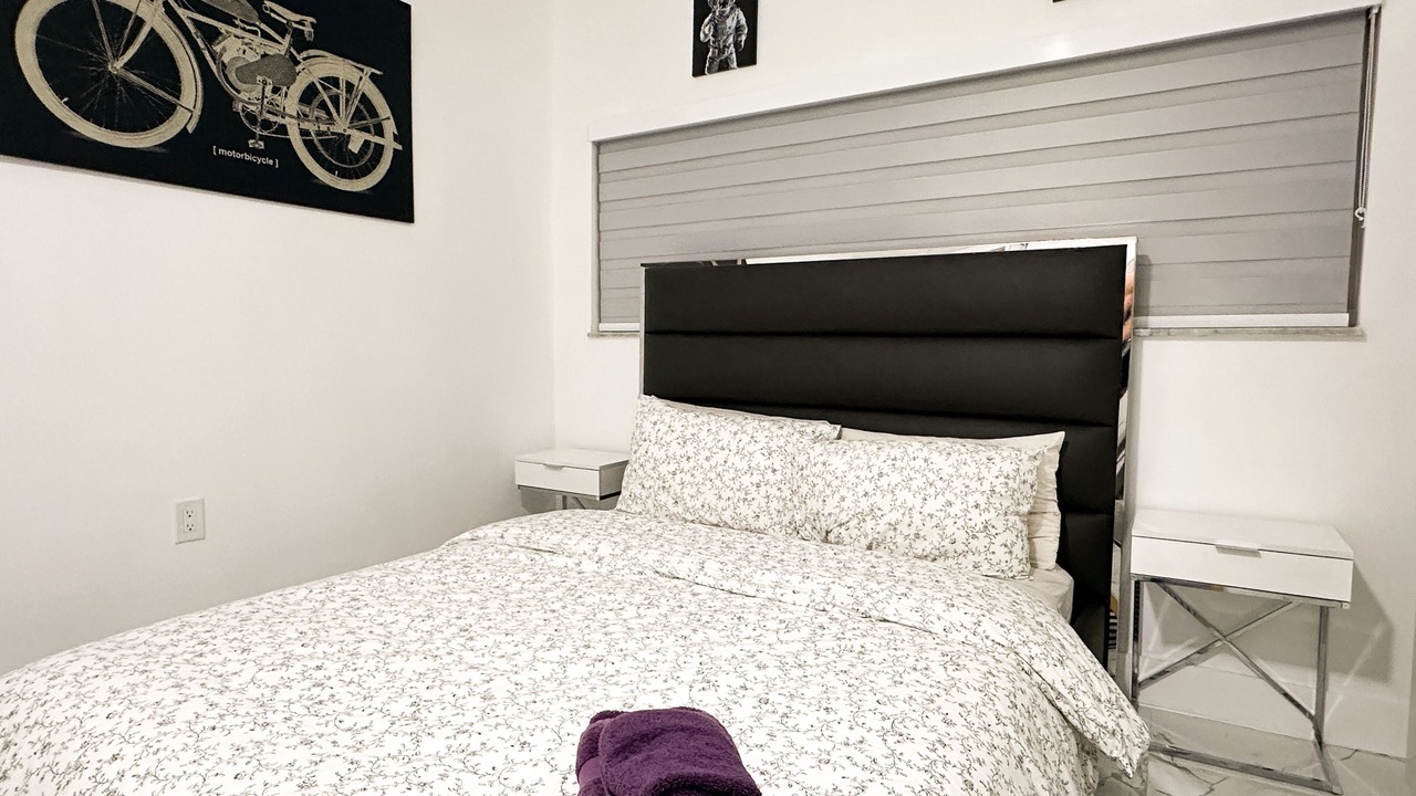 Photo of Bedroom in Ludlam