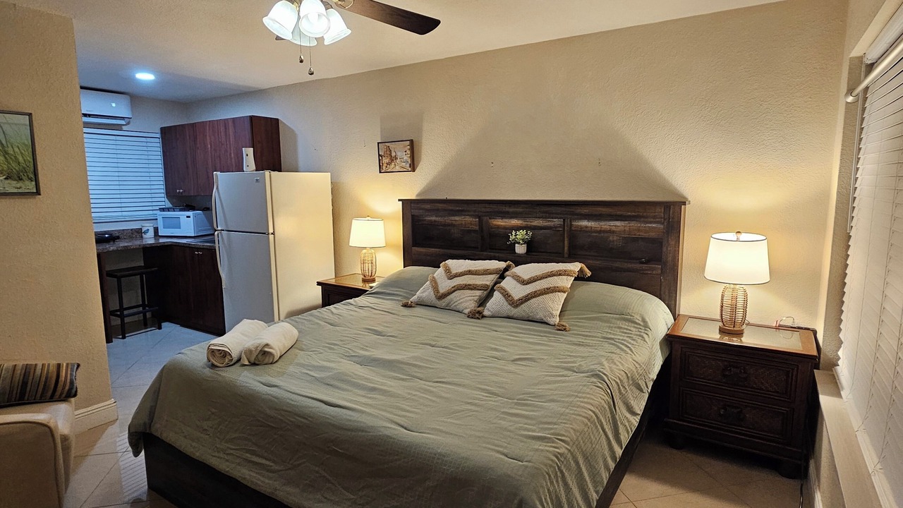 Photo of Bedroom in Oakland Park