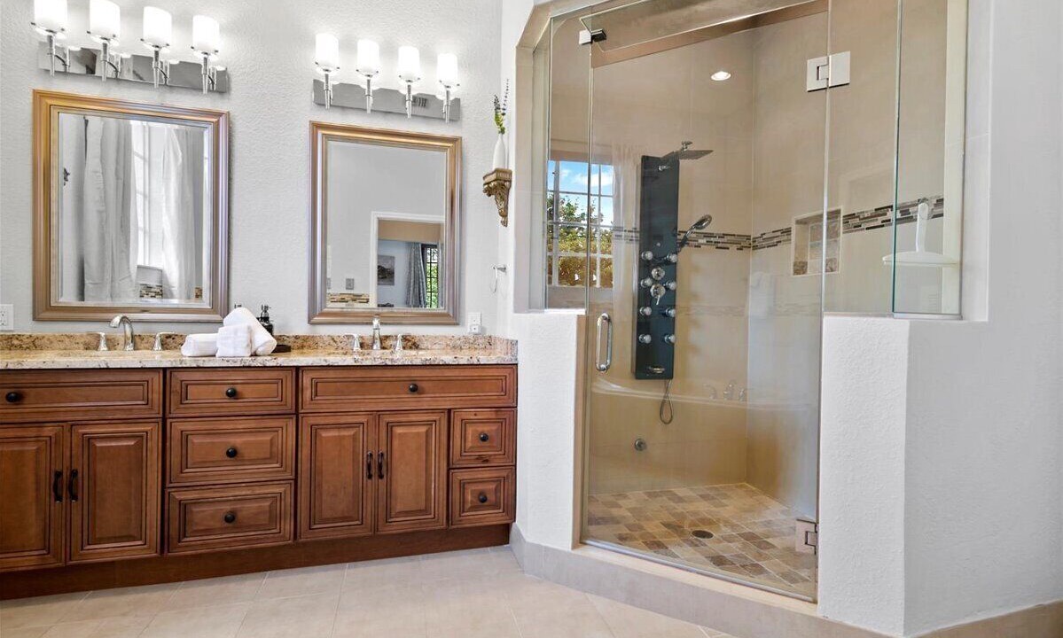 Photo of Bathroom in Loxahatchee