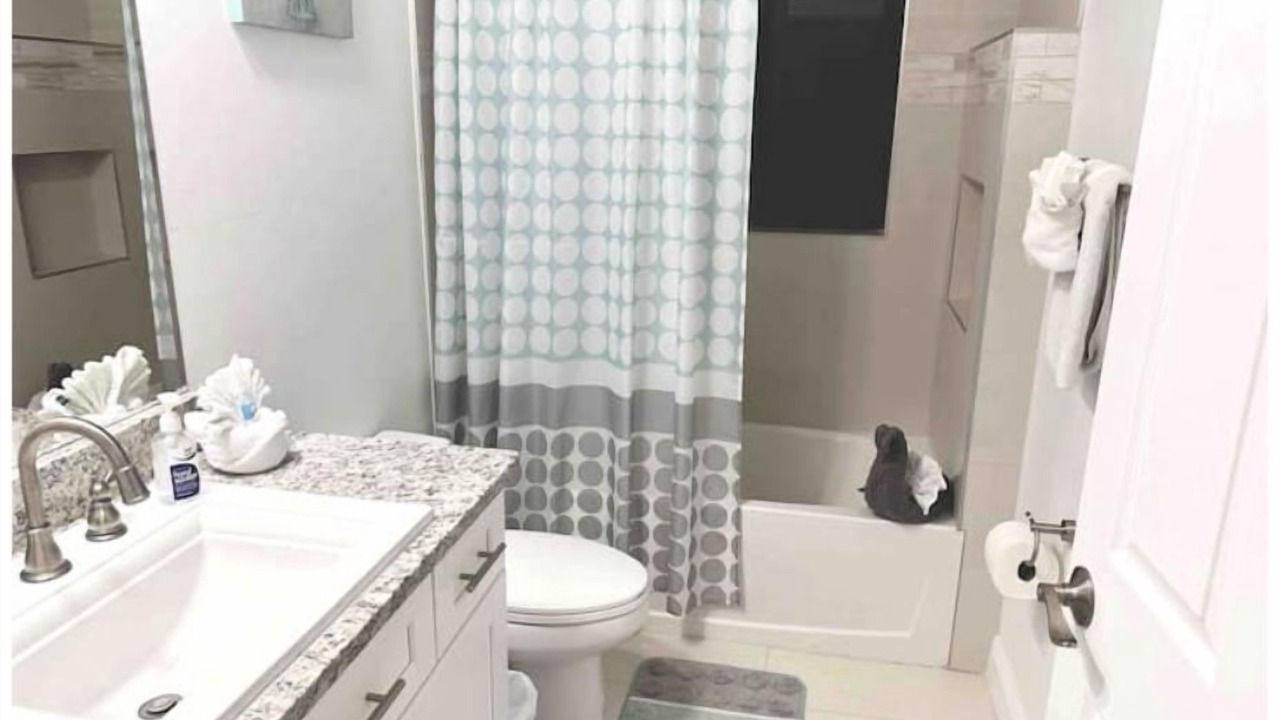 Photo of Bathroom in Sunshine