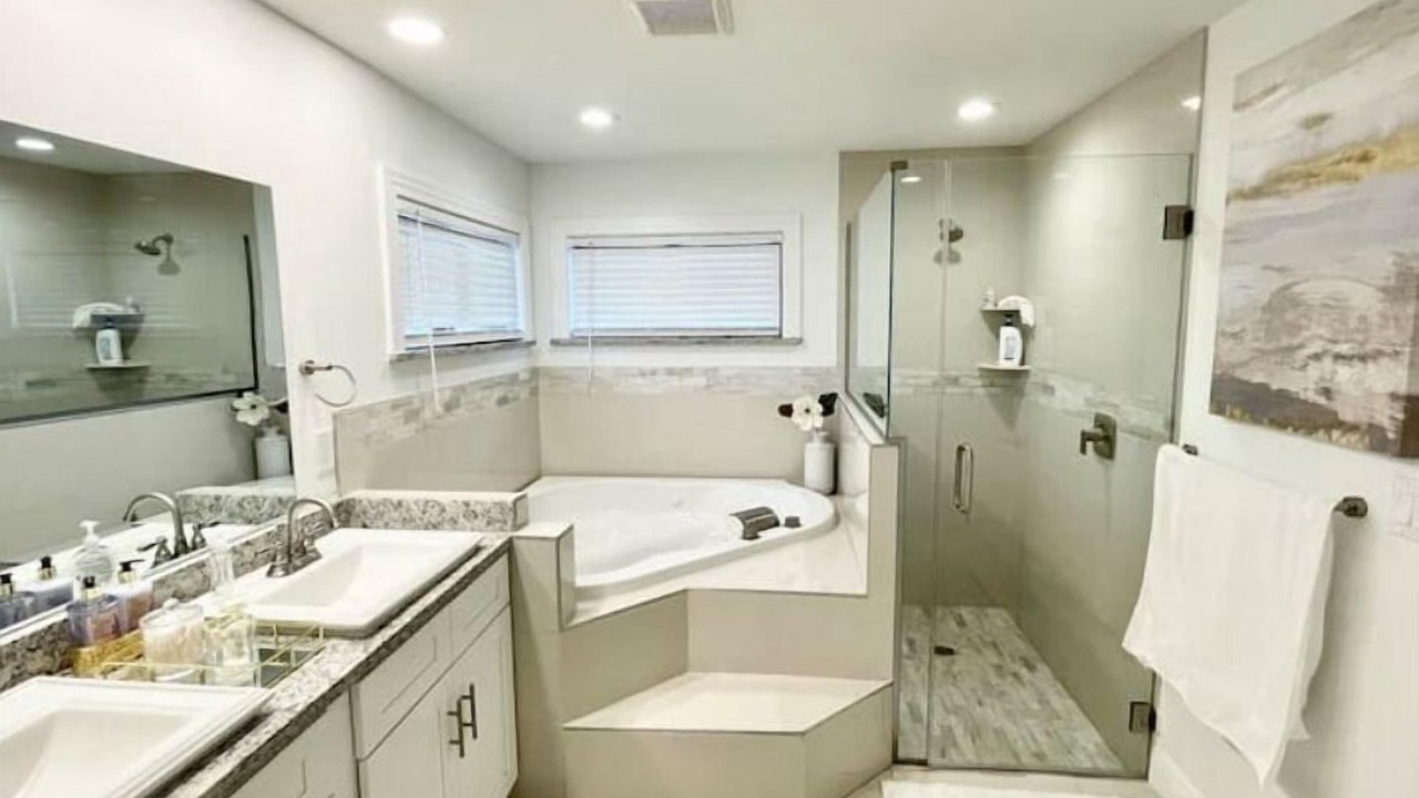 Photo of Bathroom in Sunshine