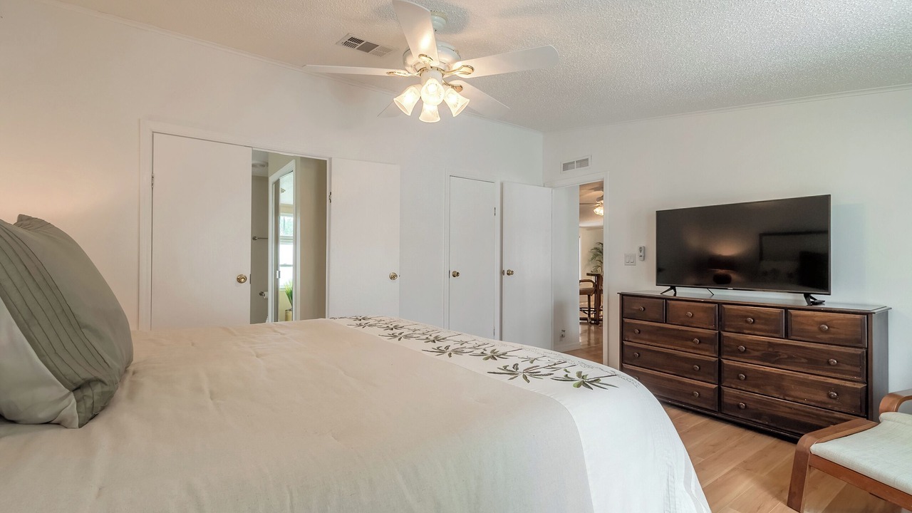 Photo of Bedroom in Edgewater
