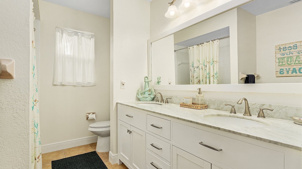 Photo of Bathroom in Pelican