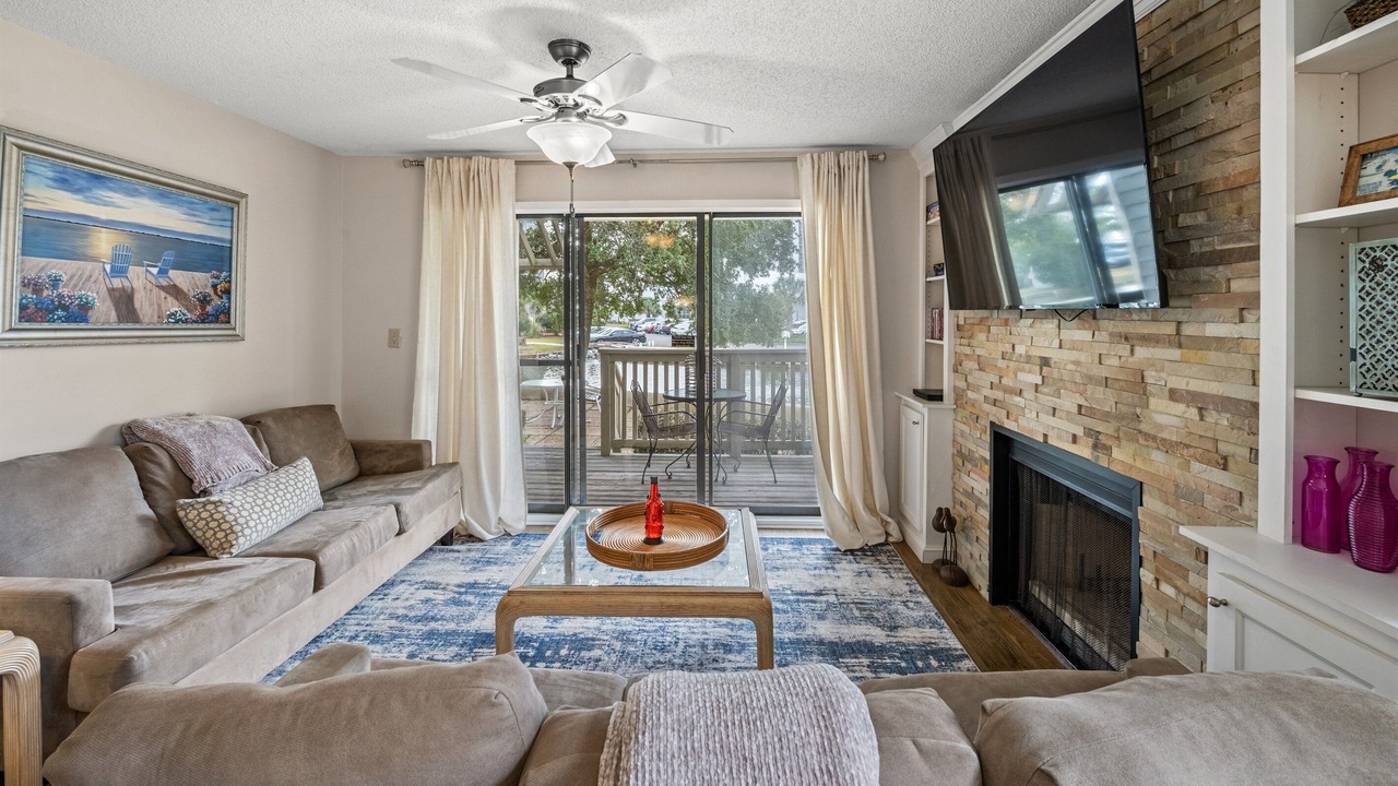 Photo of Livingroom in Arcadian Shores
