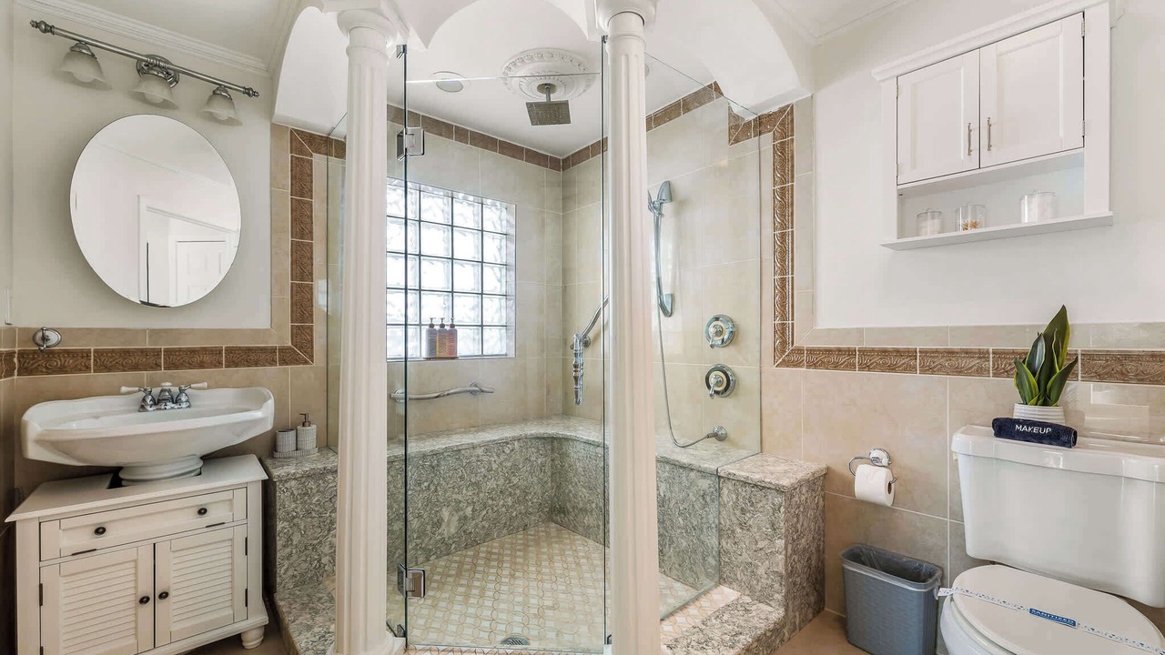 Photo of Bathroom in Harbor Hills