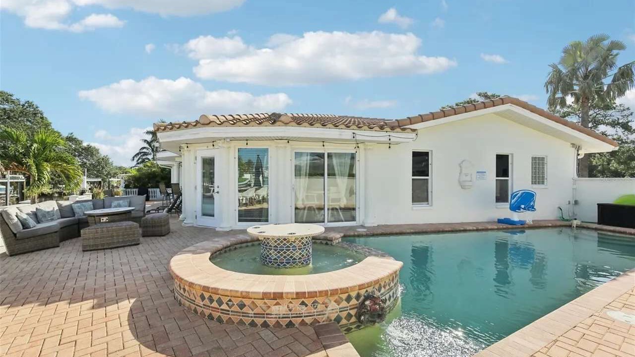 Photo of Outdoor in Harbor Hills
