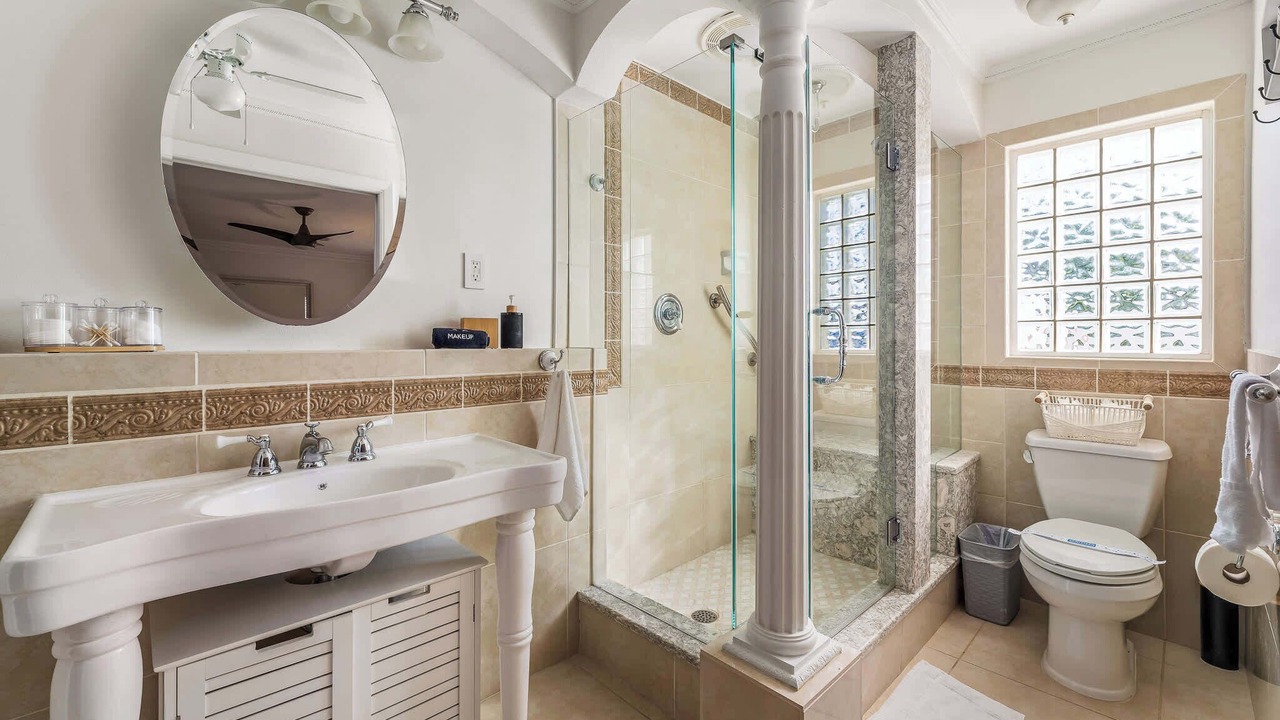 Photo of Bathroom in Harbor Hills
