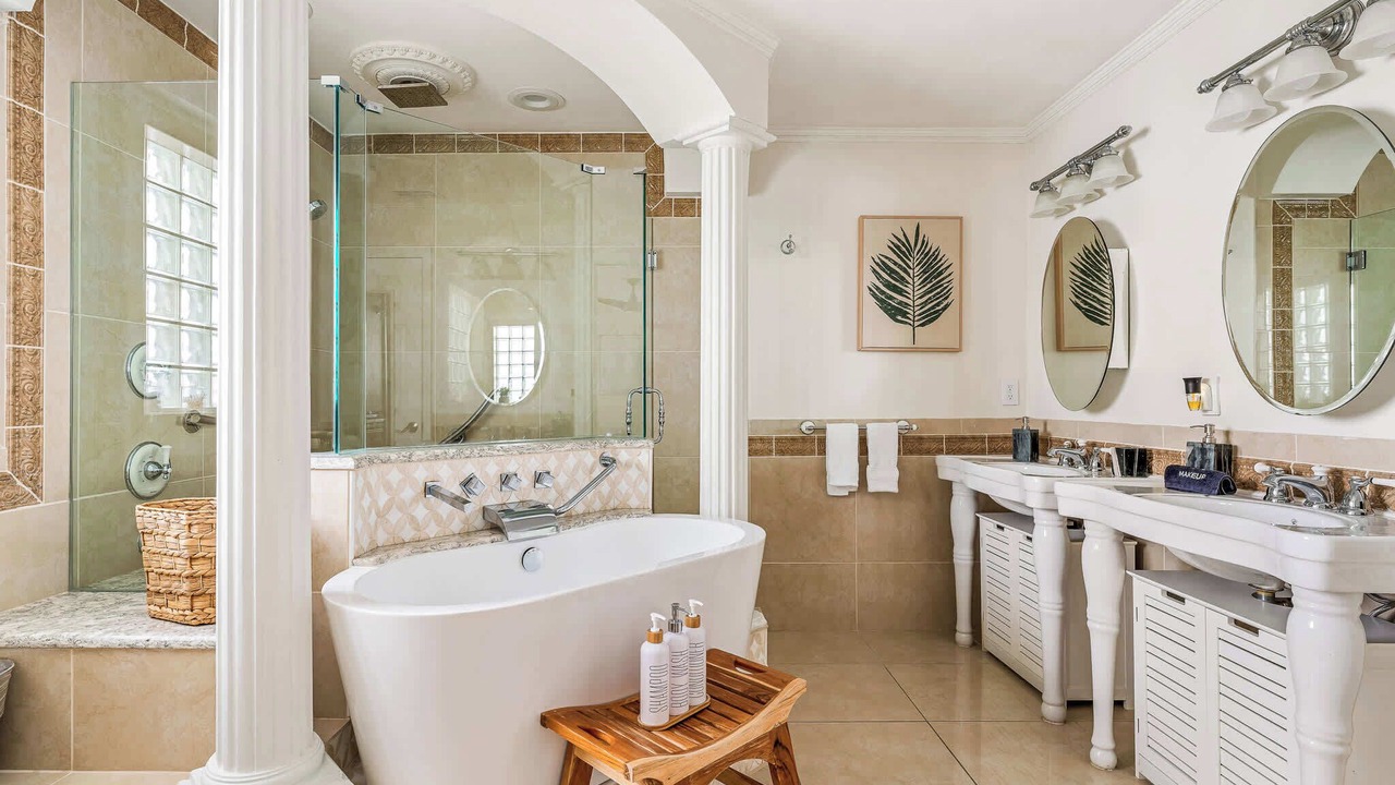 Photo of Bathroom in Harbor Hills
