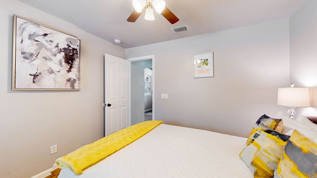 Photo of Bedroom in Lakewood Park