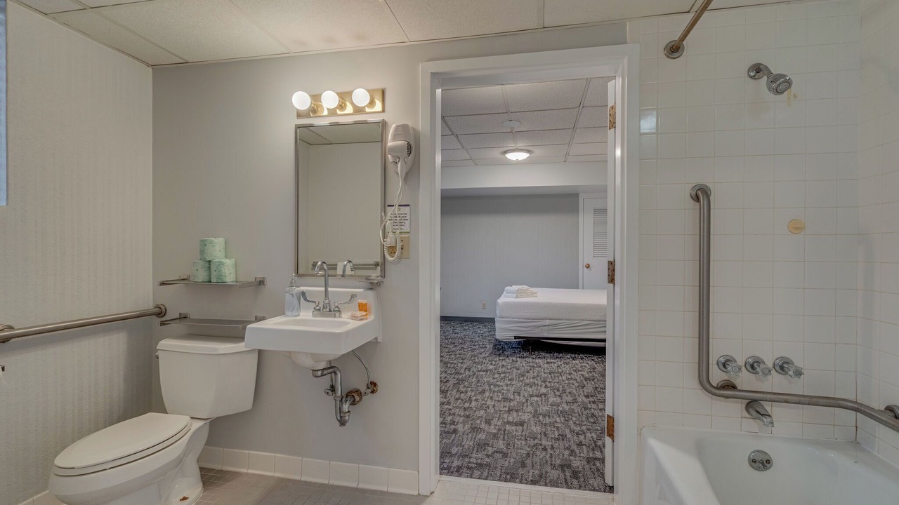 Photo of Bathroom in Music Row