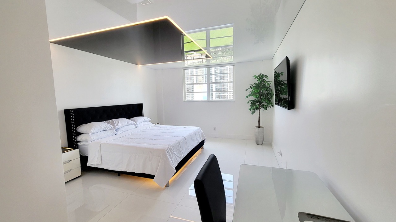 Photo of Bedroom in Golden Beach