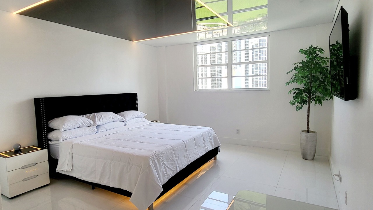 Photo of Bedroom in Golden Beach