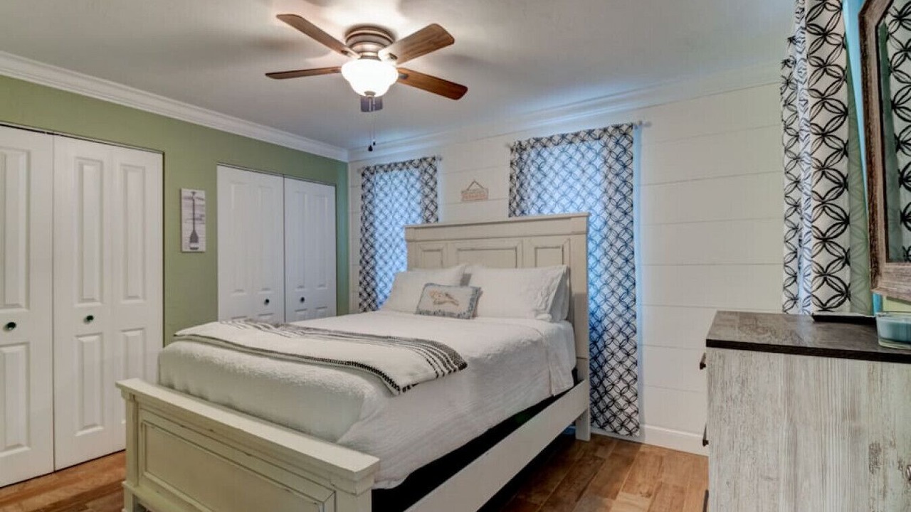 Photo of Bedroom in Wilbur-By-The-Sea
