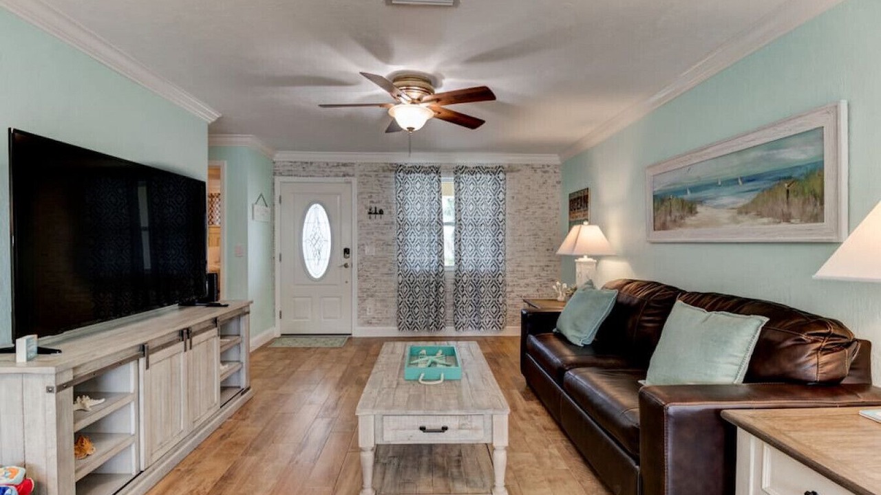 Photo of Livingroom in Wilbur-By-The-Sea