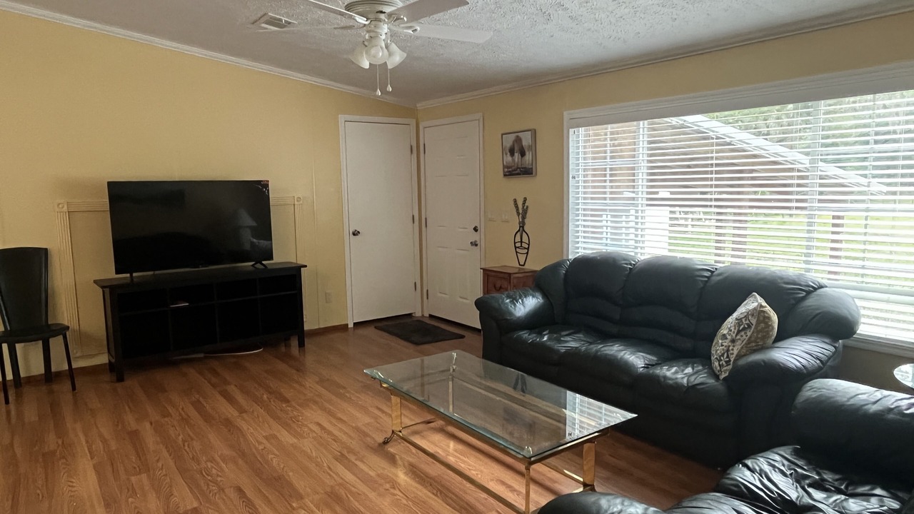 Photo of Livingroom in Bell