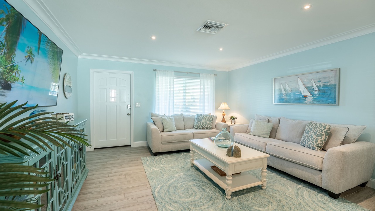 Photo of Livingroom in East Ocean Ave