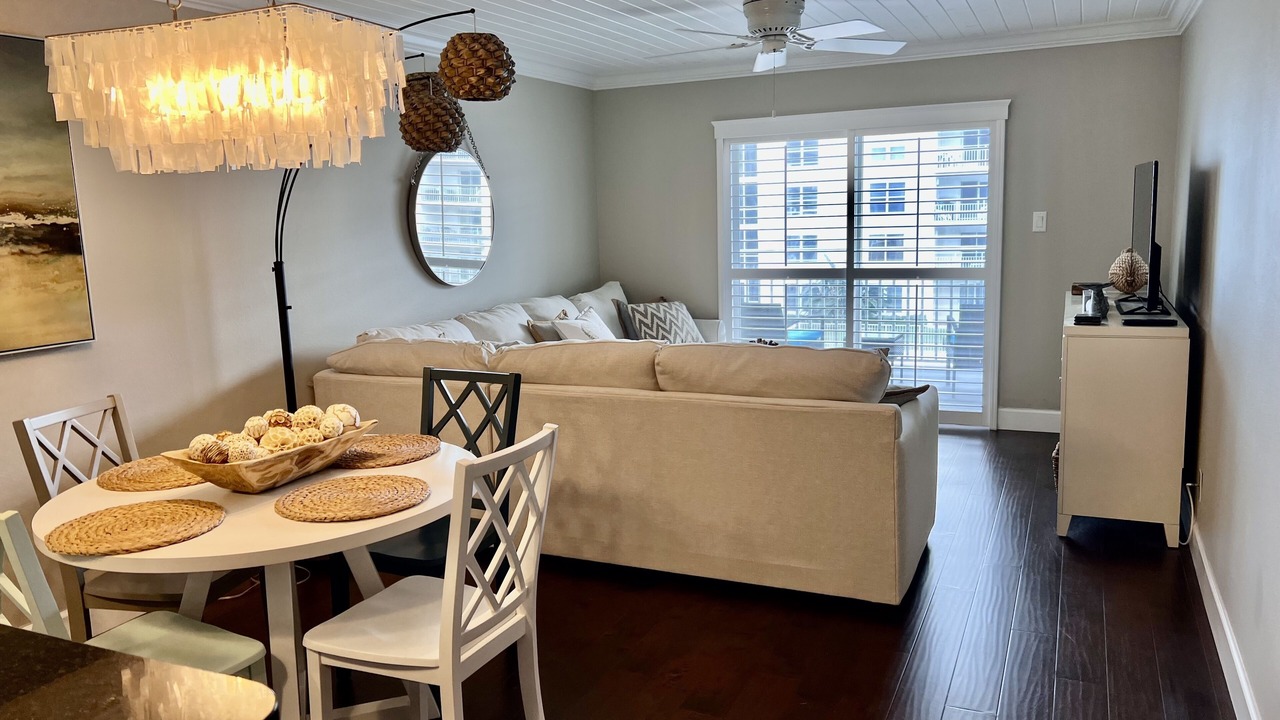 Photo of Livingroom in Point East