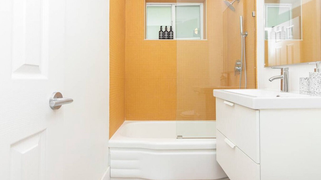 Photo of Bathroom in El Portal