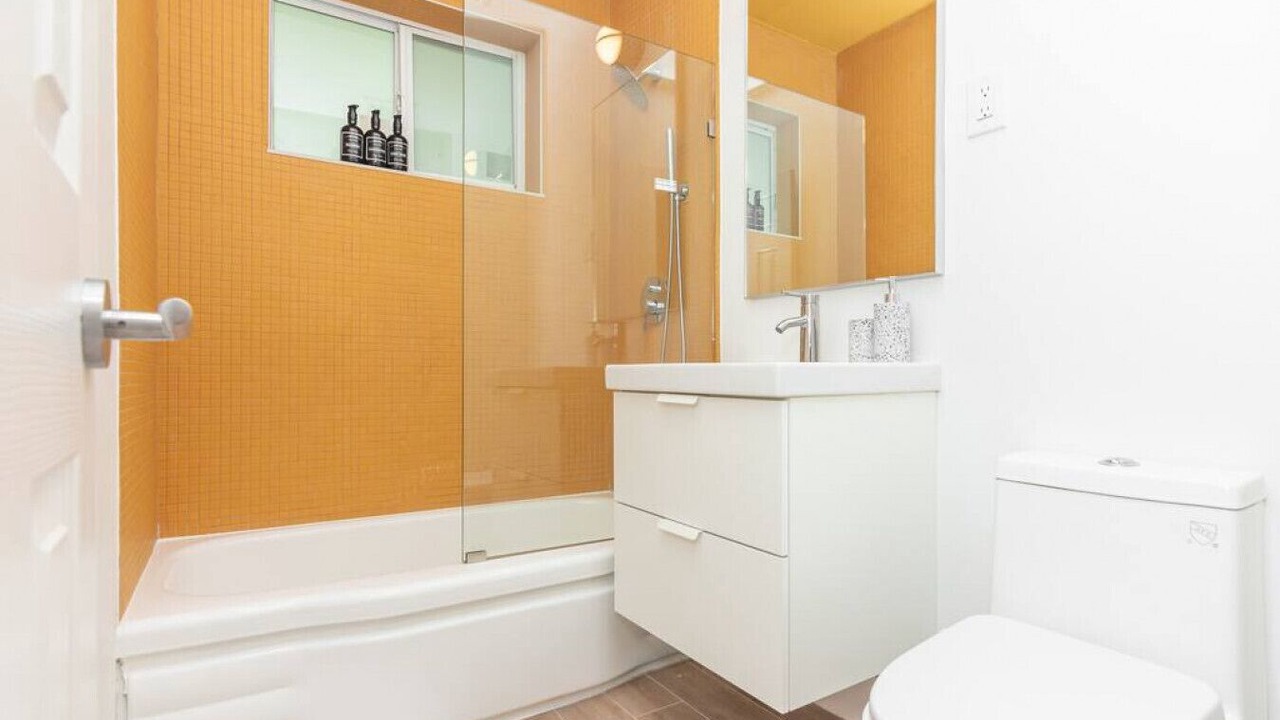 Photo of Bathroom in El Portal
