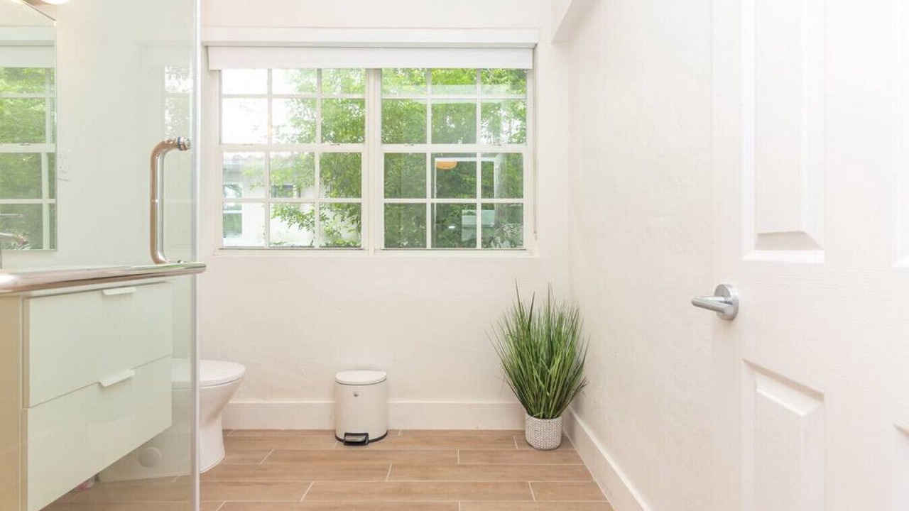 Photo of Bathroom in El Portal