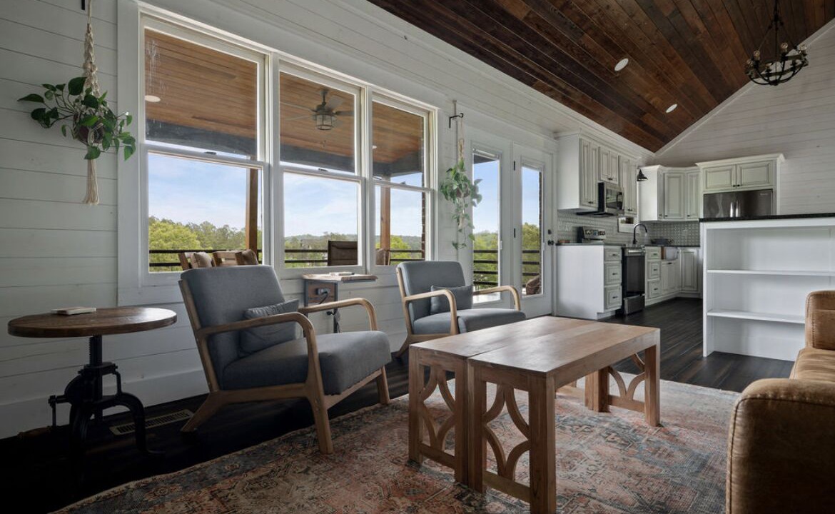 Photo of Livingroom in Jasper