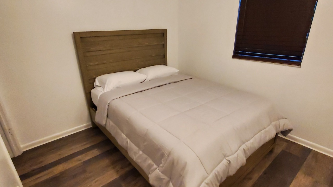 Photo of Bedroom in Carver City - Lincoln Gardens