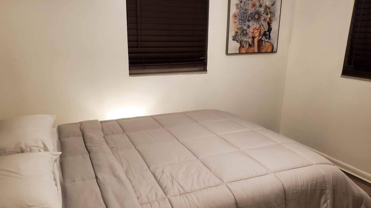 Photo of Bedroom in Carver City - Lincoln Gardens