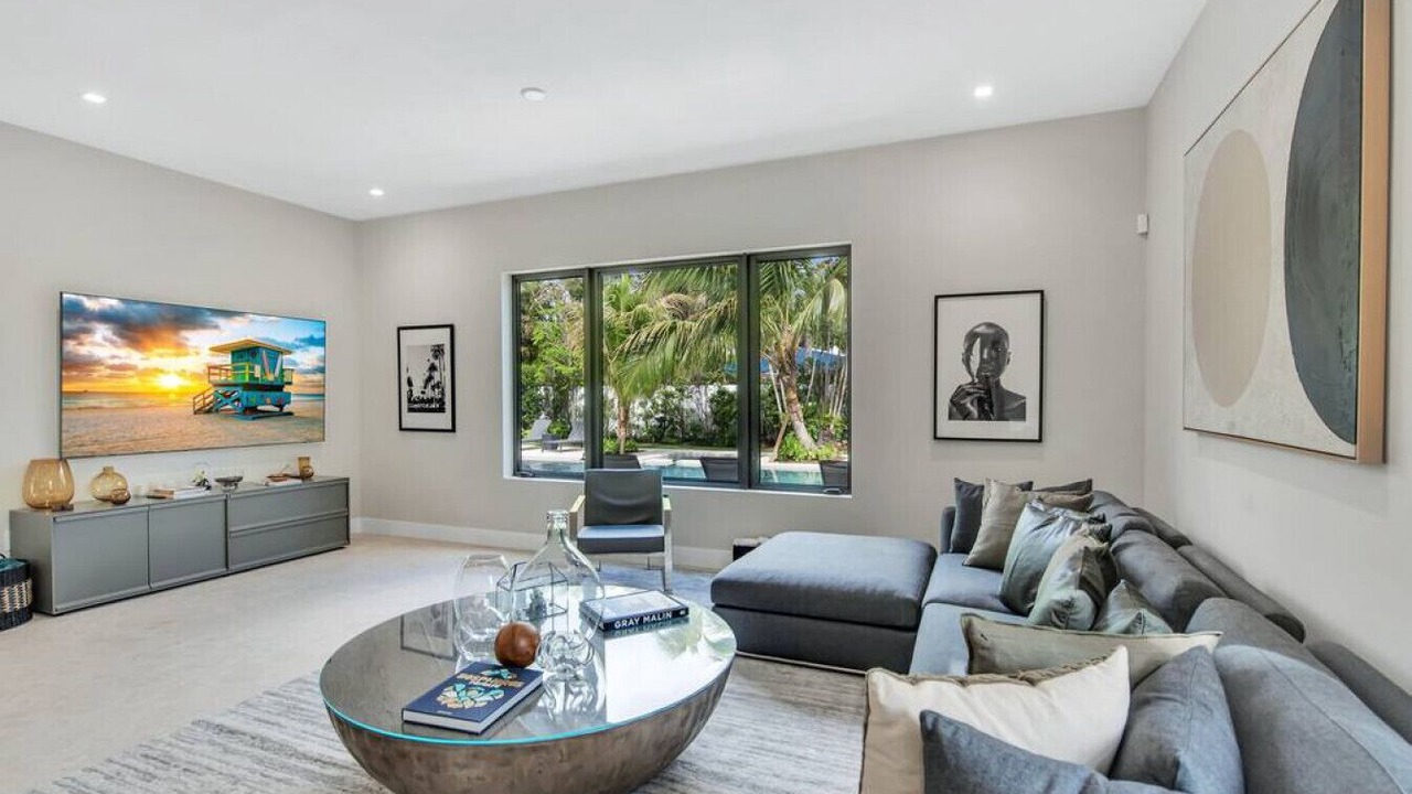 Photo of Livingroom in Country Club Section