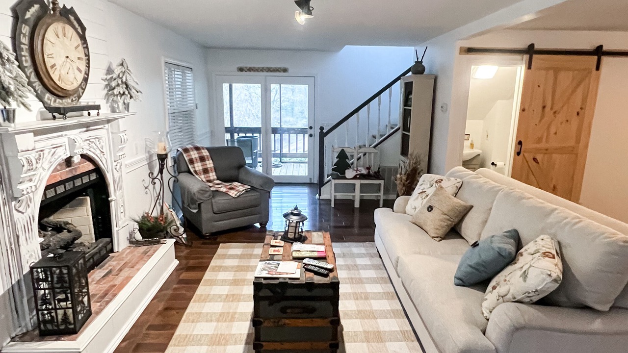 Photo of Livingroom in Maggie Valley
