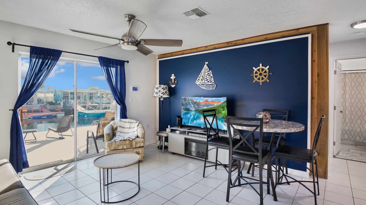 Photo of Livingroom in Hudson Beach Estates