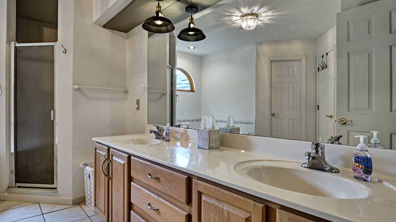 Photo of Bathroom in Glenville