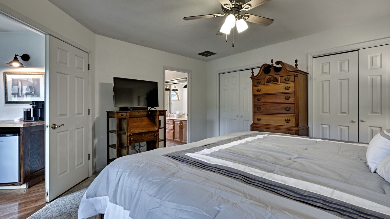 Photo of Bedroom in Glenville