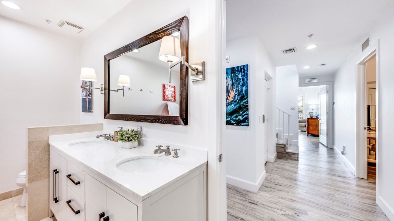 Photo of Bathroom in Hollywood