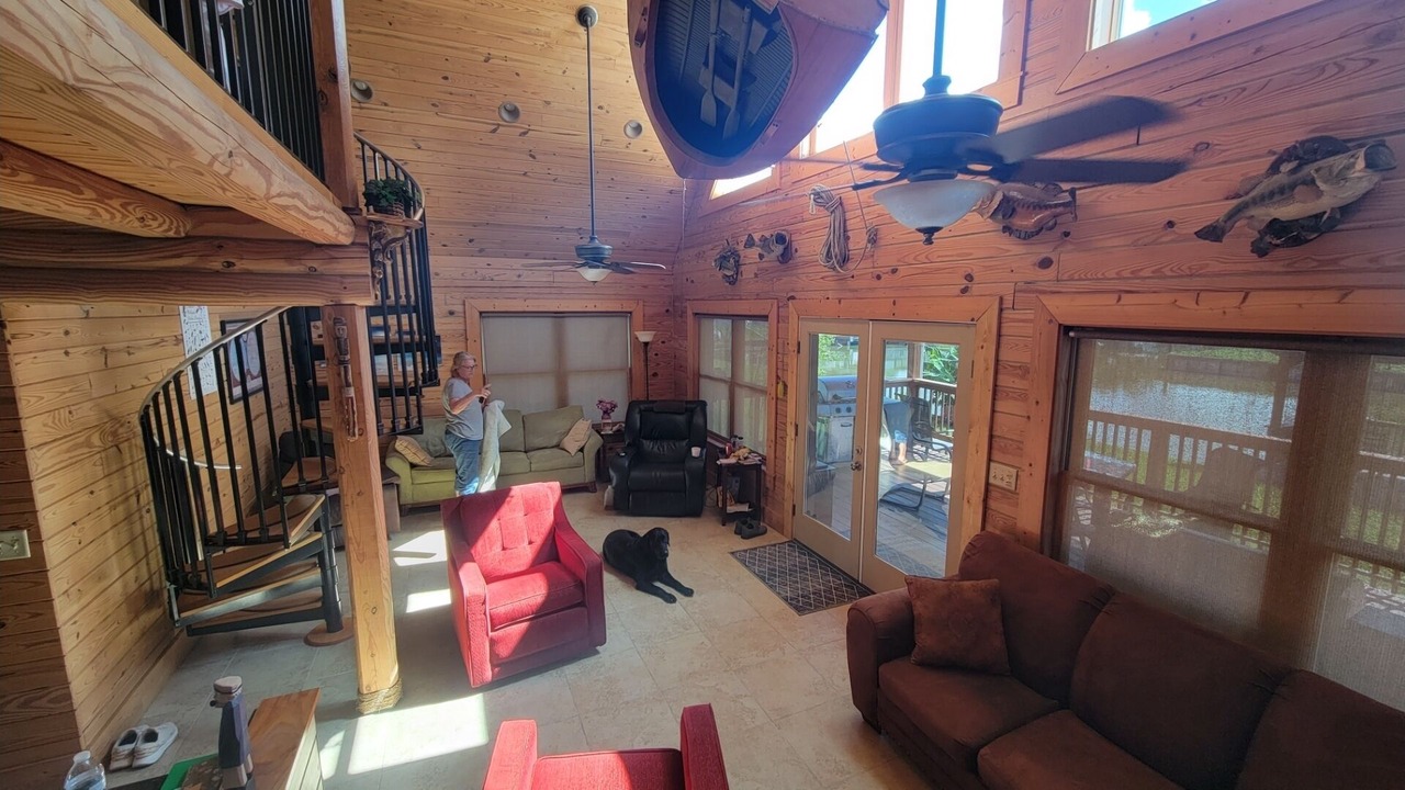 Photo of Livingroom in Taylor Creek