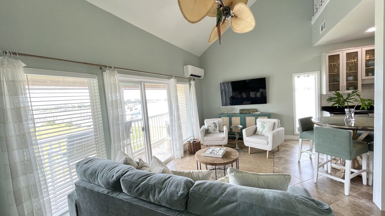Photo of Livingroom in White Sands First
