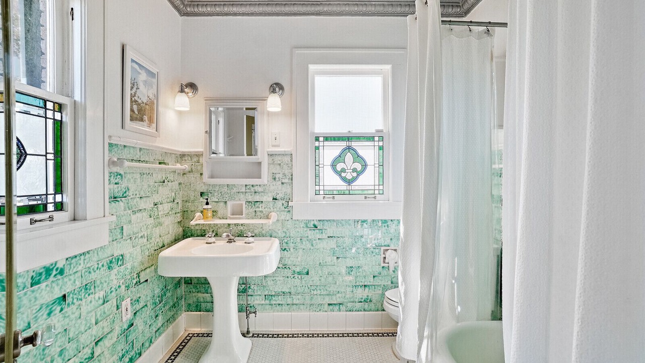 Photo of Bathroom in Crescent Lake